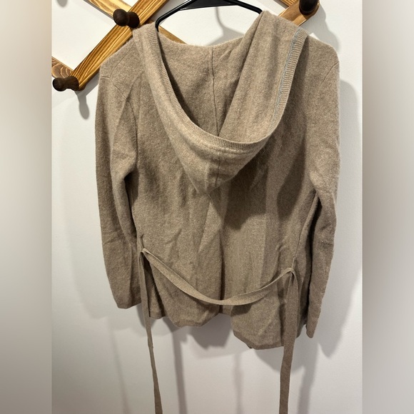 VICTORIA SECRET 100% CASHMERE WRAP TOP CARDIGAN -
M/L - Picture 2 of 9